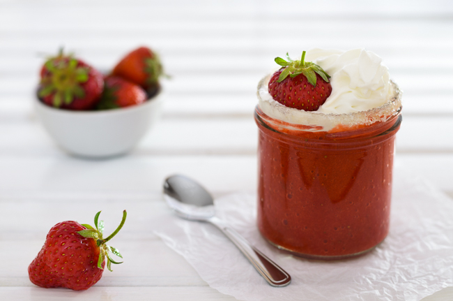 fot. Marta Reszka © 2015. Strawberry dessert with whipped cream.
