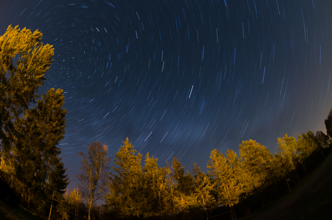 fot. Marta Reszka © 2013. Long exposure shot of stars - długi czas naświetlania gwiazd